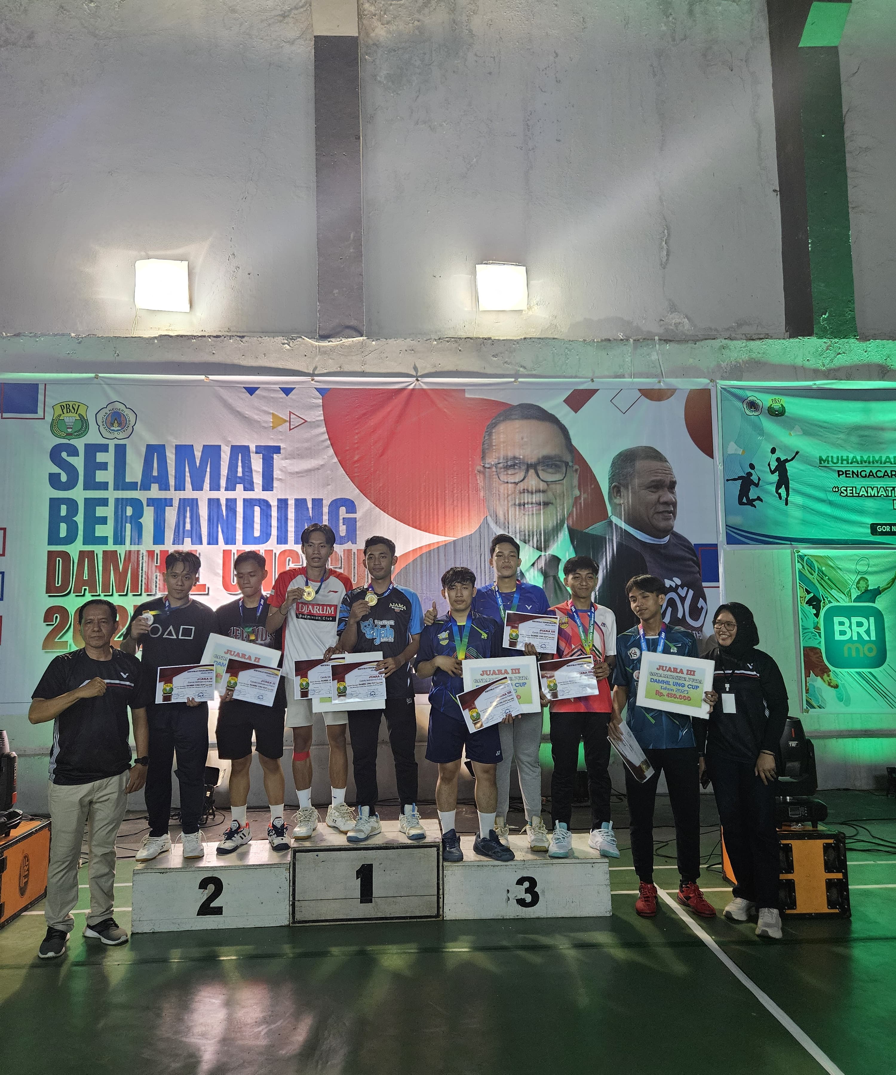 Naik Podium